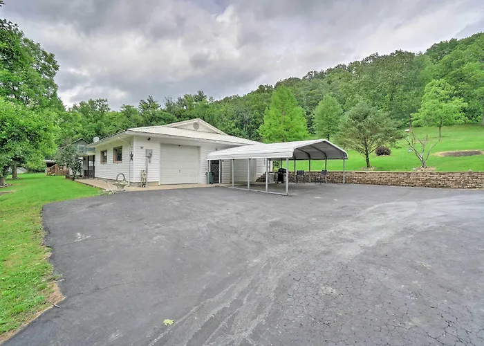 Quaint Zanesville Home W/ Game Room & Yard!