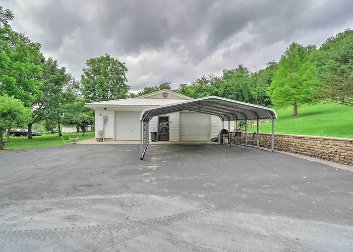 Quaint Zanesville Home W/ Game Room & Yard!