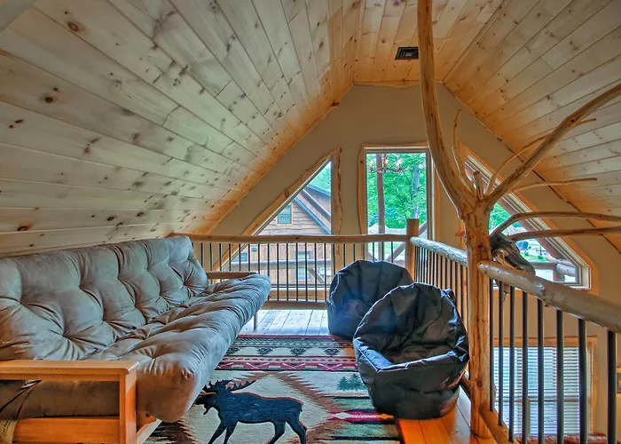 Timber Home: Walk To Slopes & N Conway Shops!
