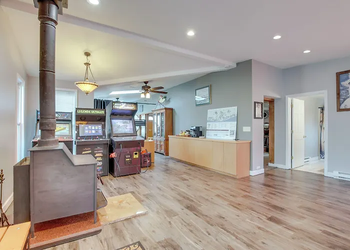 Spacious Sheboygan Home W/ Grill & Fire Pit!