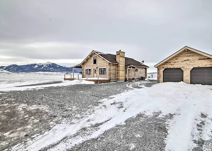 Stunning Mountain Views: Livingston Cabin W/ Deck!