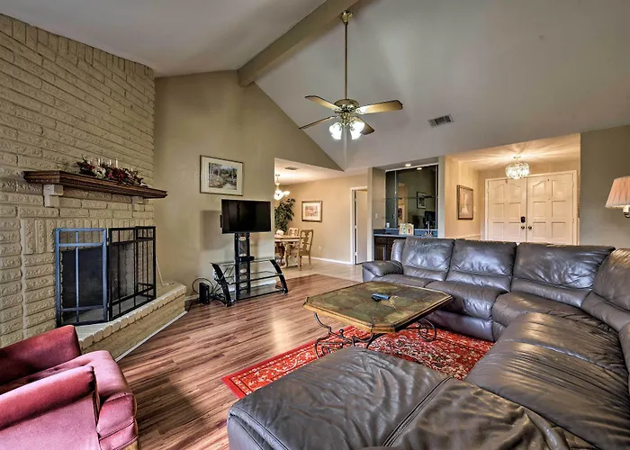 Pet-Friendly Missouri City Home W/ Fenced-In Yard!