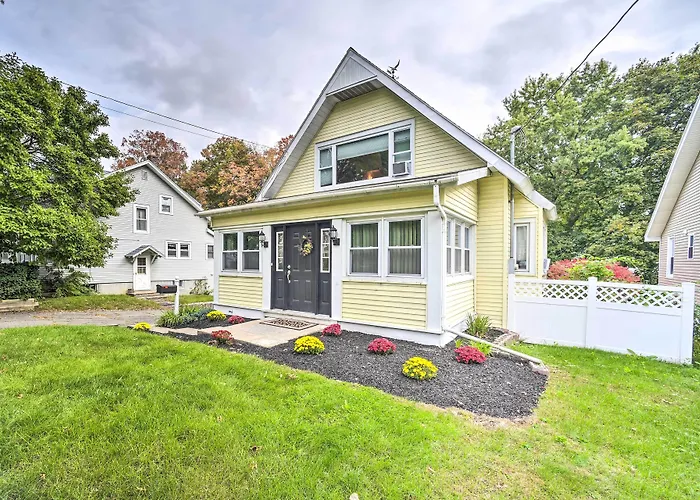 Pet-Friendly Latham Retreat ~ 7 Mi To Albany!