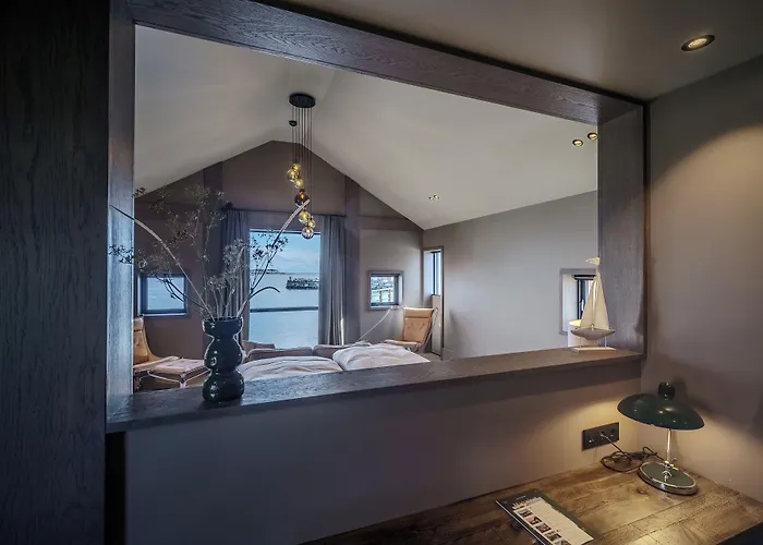 Henningsvaer Bryggehotell - By Classic Norway Hotels