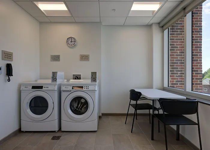 Courtyard By Marriott Iowa City University Heights