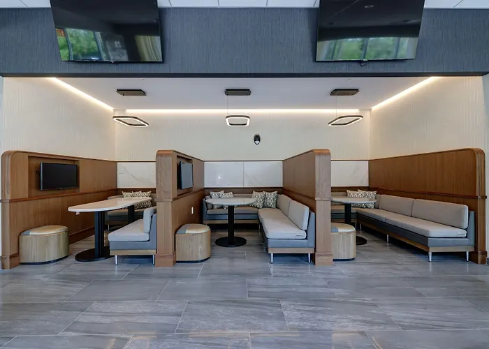 Courtyard By Marriott Iowa City University Heights