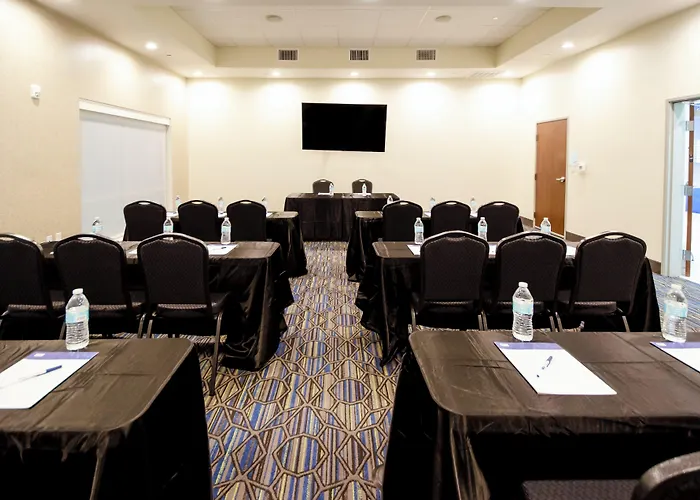 Holiday Inn Express & Suites Taylor By Ihg
