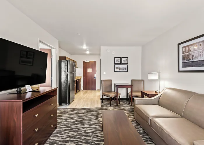 Cobblestone Hotel & Suites - Two Rivers
