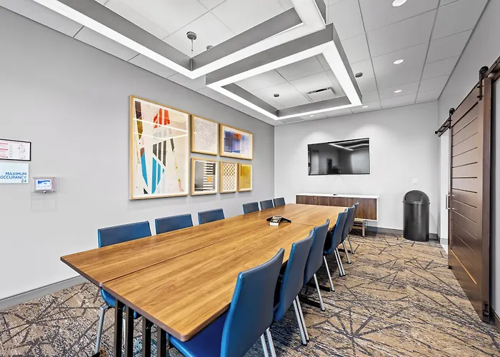 Holiday Inn Express & Suites Marinette By Ihg