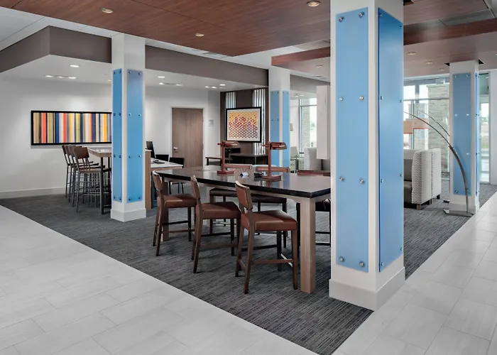 Holiday Inn Express & Suites - Elkhorn - Lake Geneva Area By Ihg