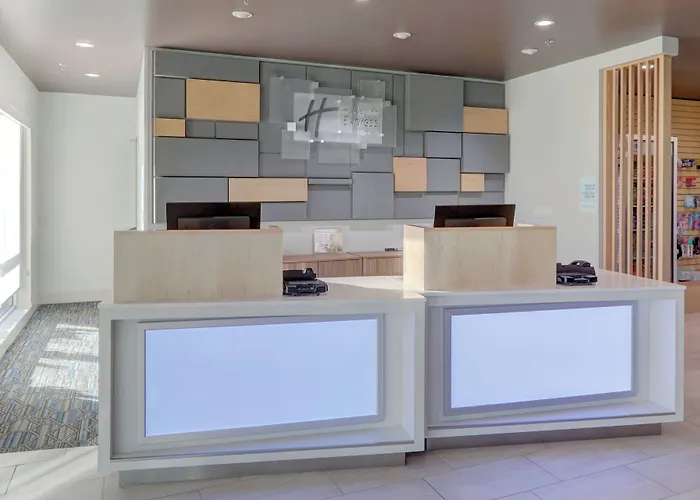 Holiday Inn Express & Suites - Auburn Downtown By Ihg