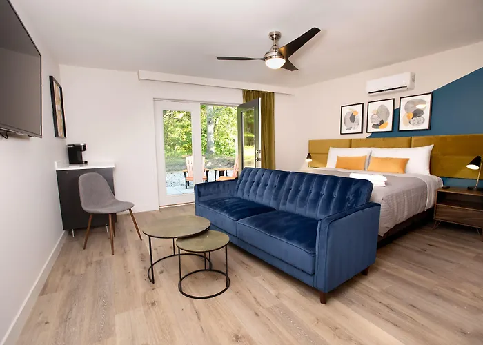 4411 Inn & Suites