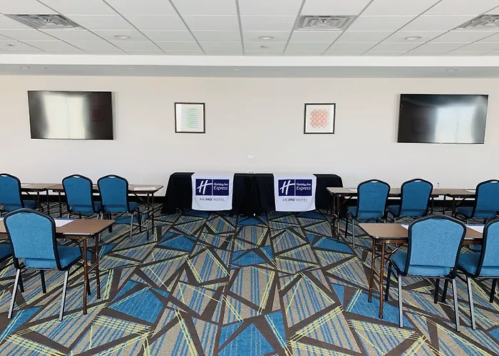 Holiday Inn Express & Suites Chicago - Hoffman Estates By Ihg