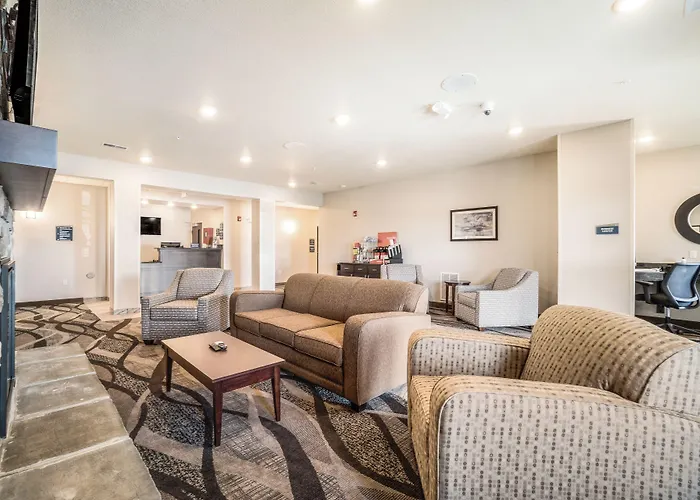 Cobblestone Hotel & Suites - Newport