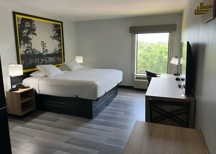 Super 8 By Wyndham Alexandria La