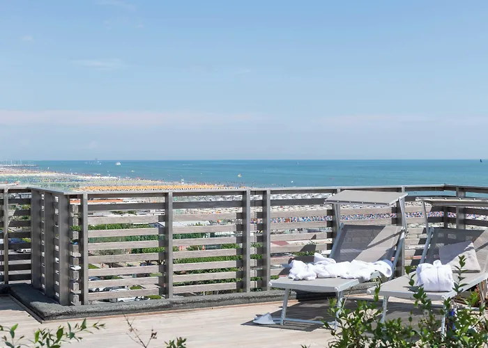 Kiss Beachfront Hotel & Restaurant