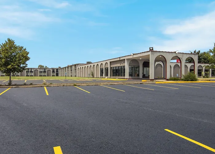 Hometowne Studios By Red Roof And Conference Center Chicago - N Aurora Naperville