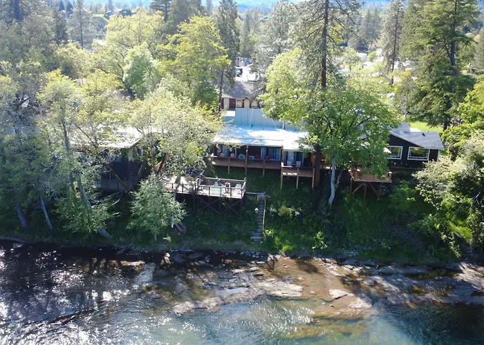 Riverfront Lodging