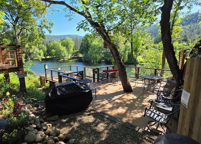 Riverfront Lodging