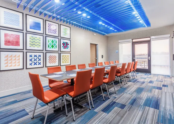 Holiday Inn Express & Suites Kearney By Ihg