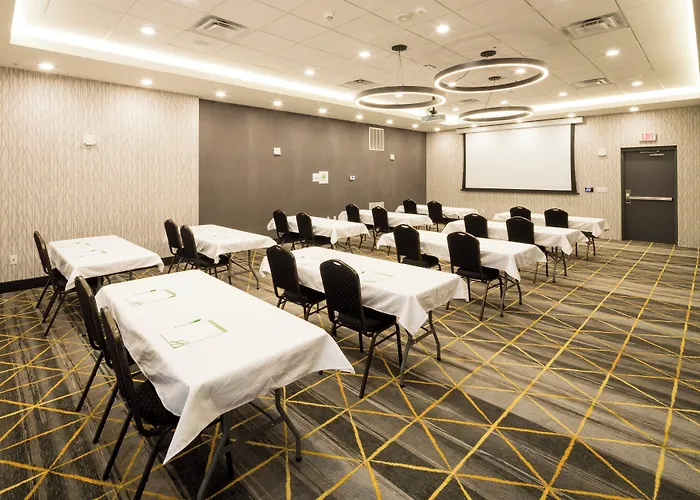 Holiday Inn & Suites Kalamazoo West