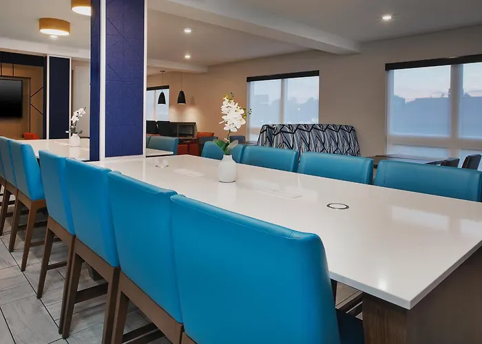 Holiday Inn Express Hotel & Suites Uptown Fredericton By Ihg