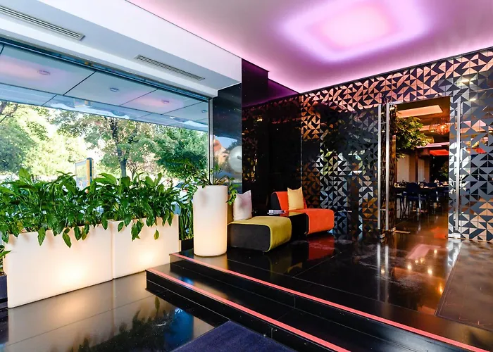 Plaza V Hotel