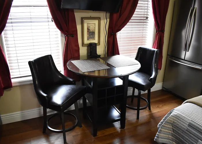 Silver Horseshoe Inn