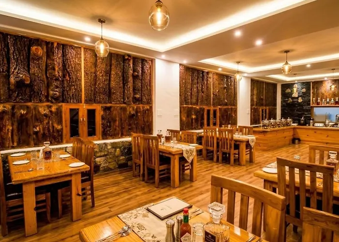 La Riqueza Kanatal - Himalayan View Rooms - Parking On Site - Close To Surkanda Devi Temple & Jungle Safari
