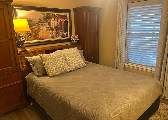 Classic City Condo: Downtown Athens Retreat