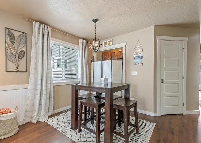 Smart Comfort 2 Bed 2 Bath Near College Of Idaho