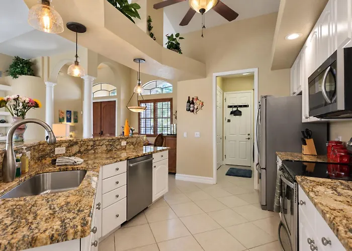 Villa Haze, Private Heated Pool & Spa, South Cape Coral