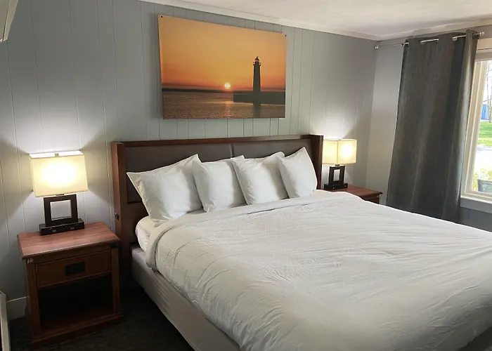 Elk Rapids Lakeshore Inn