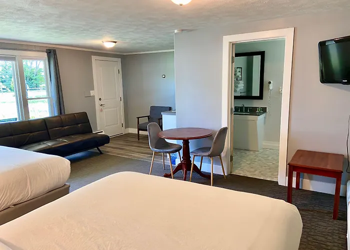 Elk Rapids Lakeshore Inn
