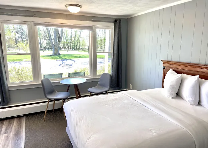 Elk Rapids Lakeshore Inn