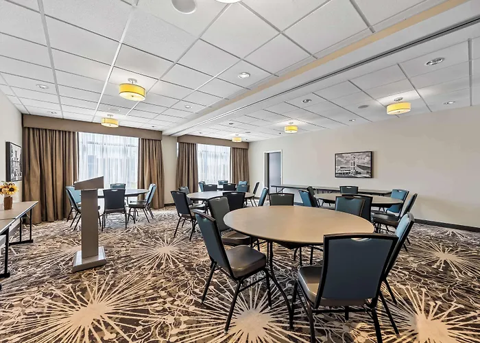 Best Western Plus Bolivar Hotel & Suites