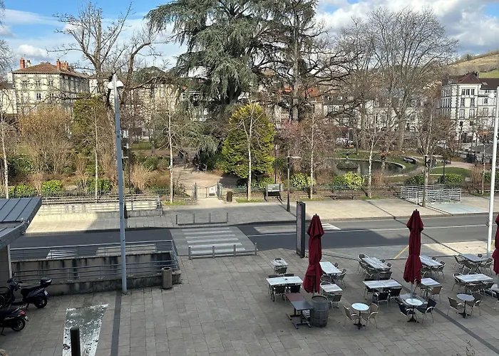 Square Hotel