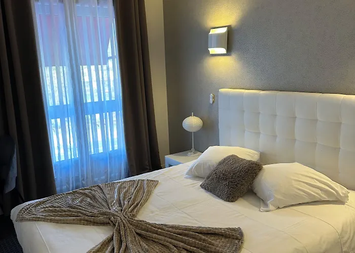 Square Hotel