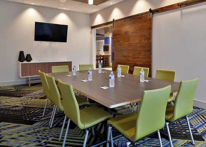 Holiday Inn Express & Suites - Marshalltown By Ihg