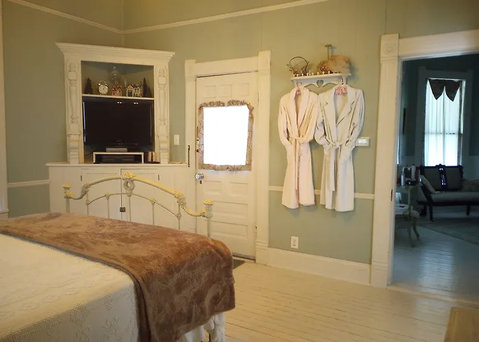 Carleton House Bed And Breakfast