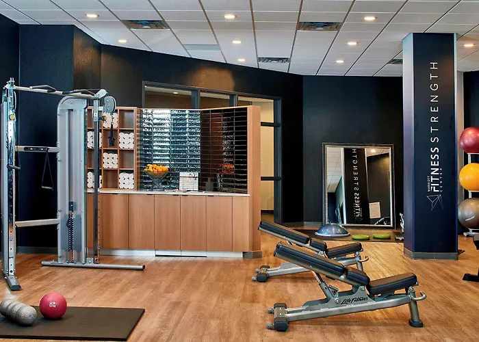 Courtyard By Marriott Minneapolis West