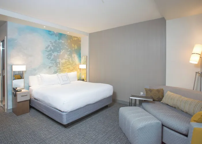 Courtyard By Marriott Albion