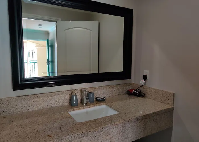 Lyfe Inn & Suites By Aga - Lax Airport