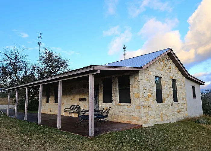 Breezy Hills Cottages - Moonlight Cottage