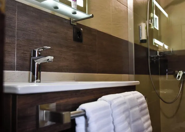 Martins Klause Airport Messe Hotel - Air Conditioning - Self Check-In Available