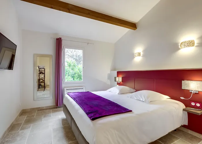 Logis Hotel Restaurant Le Domaine De La Regaliere