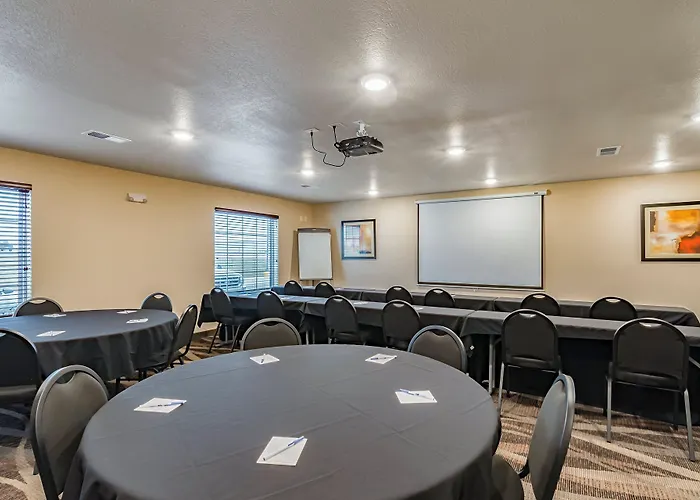 Cobblestone Inn & Suites - Lamoni