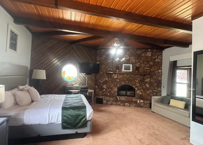 Pictured Rocks Inn And Suites