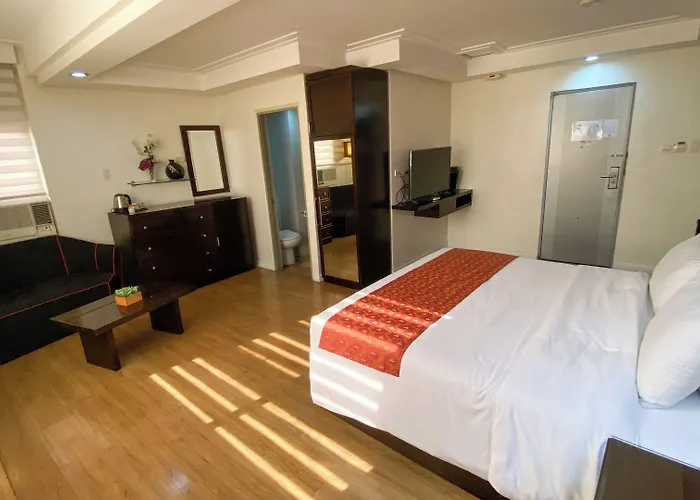 Queen Margarette Hotel Downtown