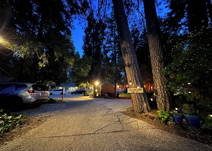 The Pines Inn And Cottages